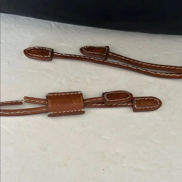 Beautiful Black and Tan Shoulder Bag - Picture 4 of 14